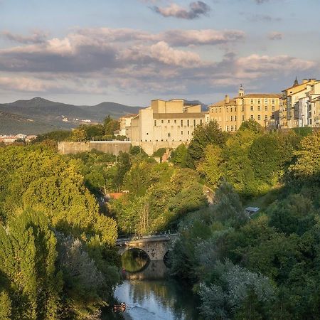 Apartamentos Mendebaldea Suites Памплона Экстерьер фото